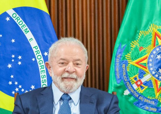 Lula ressalta aprovação de propostas por Rui Costa, ministro da Casa Civil, durante reunião ministerial - Foto: Ricardo Stuckert/PR