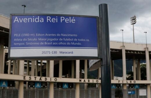 Rio de Janeiro instala placas da Avenida Rei Pelé