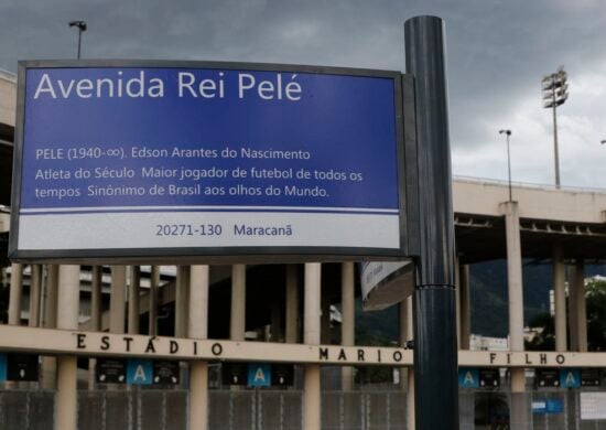 Rio de Janeiro instala placas da Avenida Rei Pelé