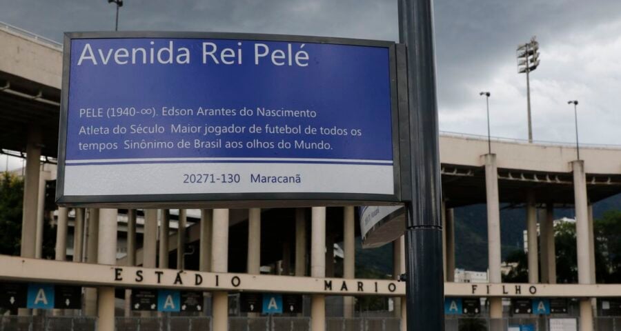 Rio de Janeiro instala placas da Avenida Rei Pelé