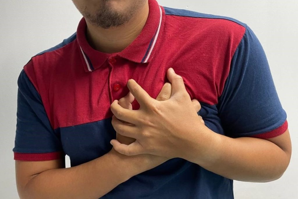 Dor aguda e prolongada é um dos sintomas de ataque cardíaco - Mateus Albuquerque/SES-AM