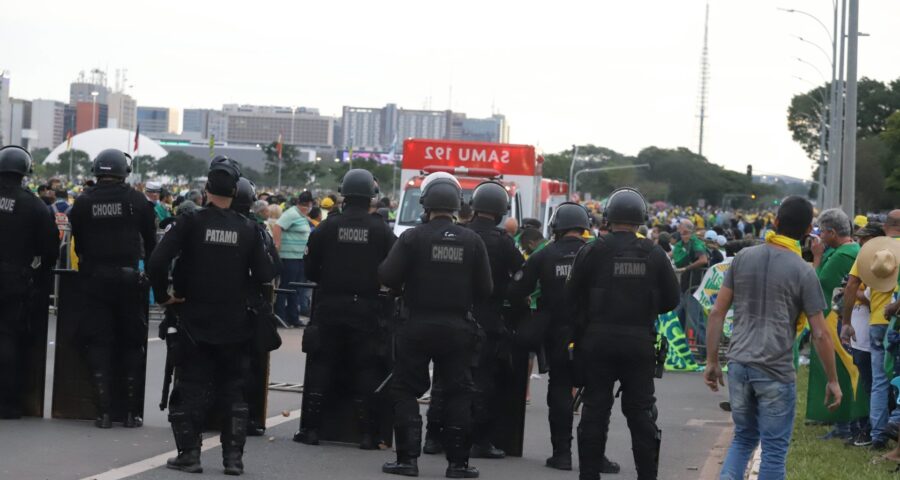 Extremistas presos começam a ser levados para presídios em Brasília