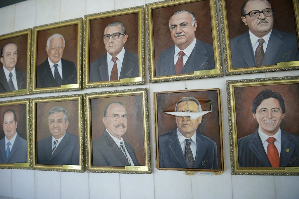 No Salão Nobre, a galeria de retratos oficiais de ex-presidentes do Senado Federal também foi depredada - Foto: Pedro França/Agência Senado