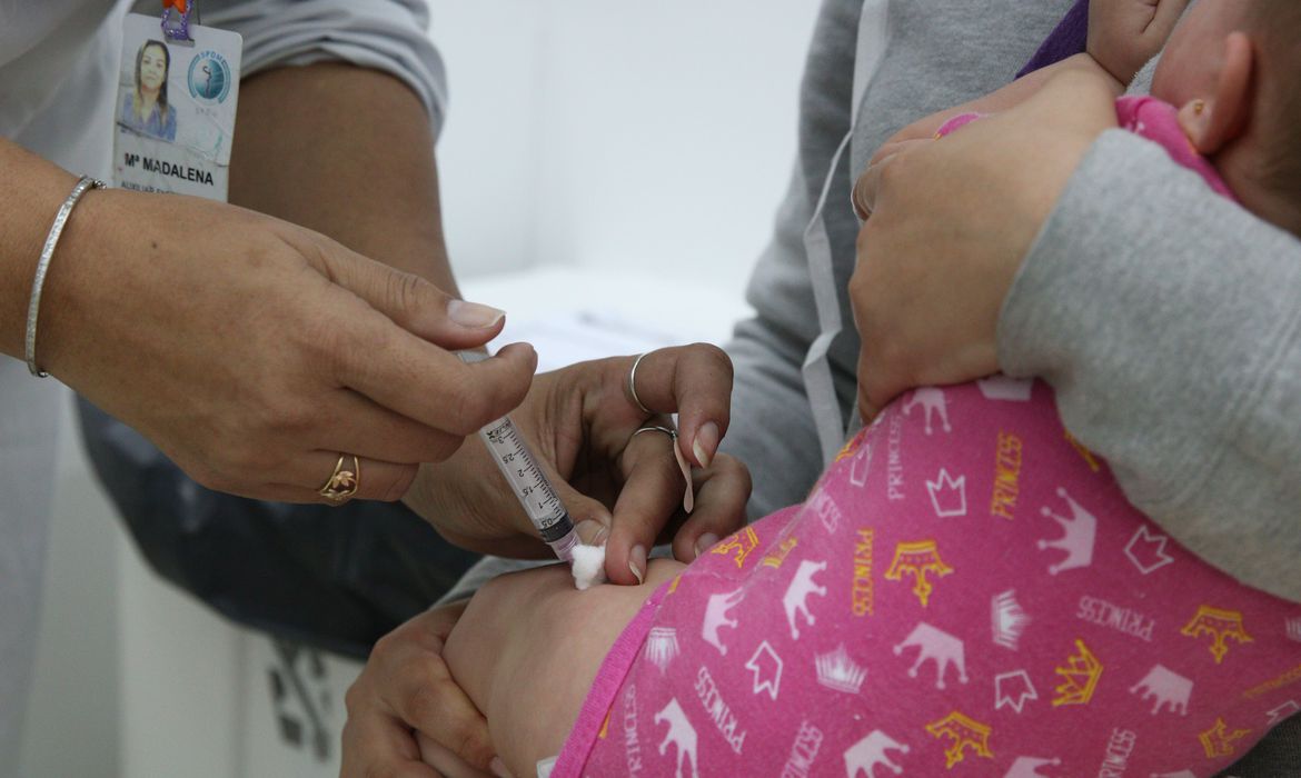 Doses de vacina - Vacinação de bebês contra a Covid-19 no Brasil - Foto: Rovena Rosa/Agência Brasil