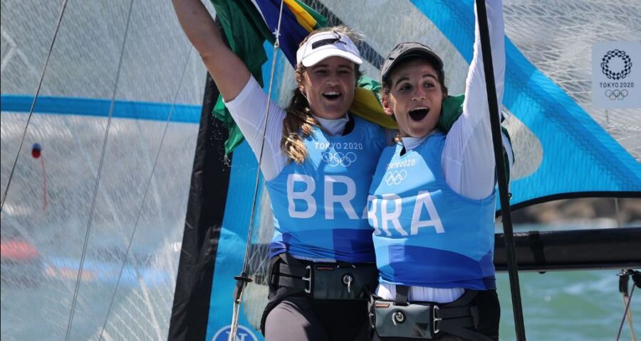 Martine Grael e Kahena tentam repetir os feitos da Rio-2016 e de Tóquio-2020 - Foto: Reprodução/Twitter@coi