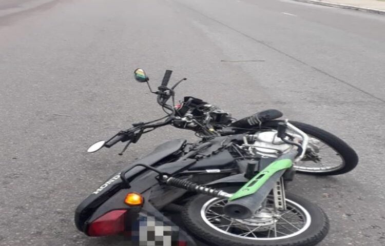 Motociclista fica ferido durante acidente na Av. Brasil, em Manaus