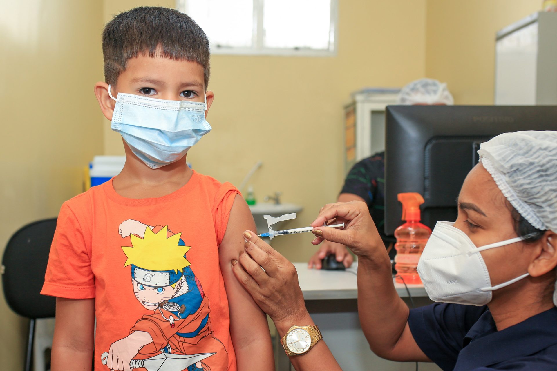 Aplicação da dose de reforço contra a Covid-19 para crianças de 5 a 11 anos em Manaus - Foto: Antonio Pereira / Semcom