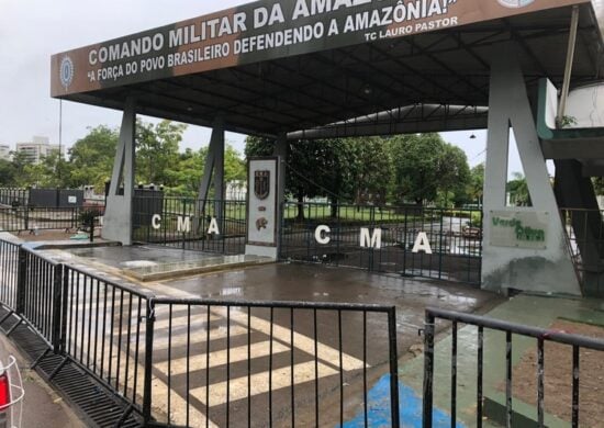 Barreira é colocada na frente do CMA após retirada de manifestantes em Manaus