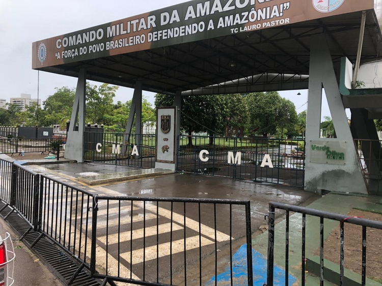 Barreira é colocada na frente do CMA após retirada de manifestantes em Manaus