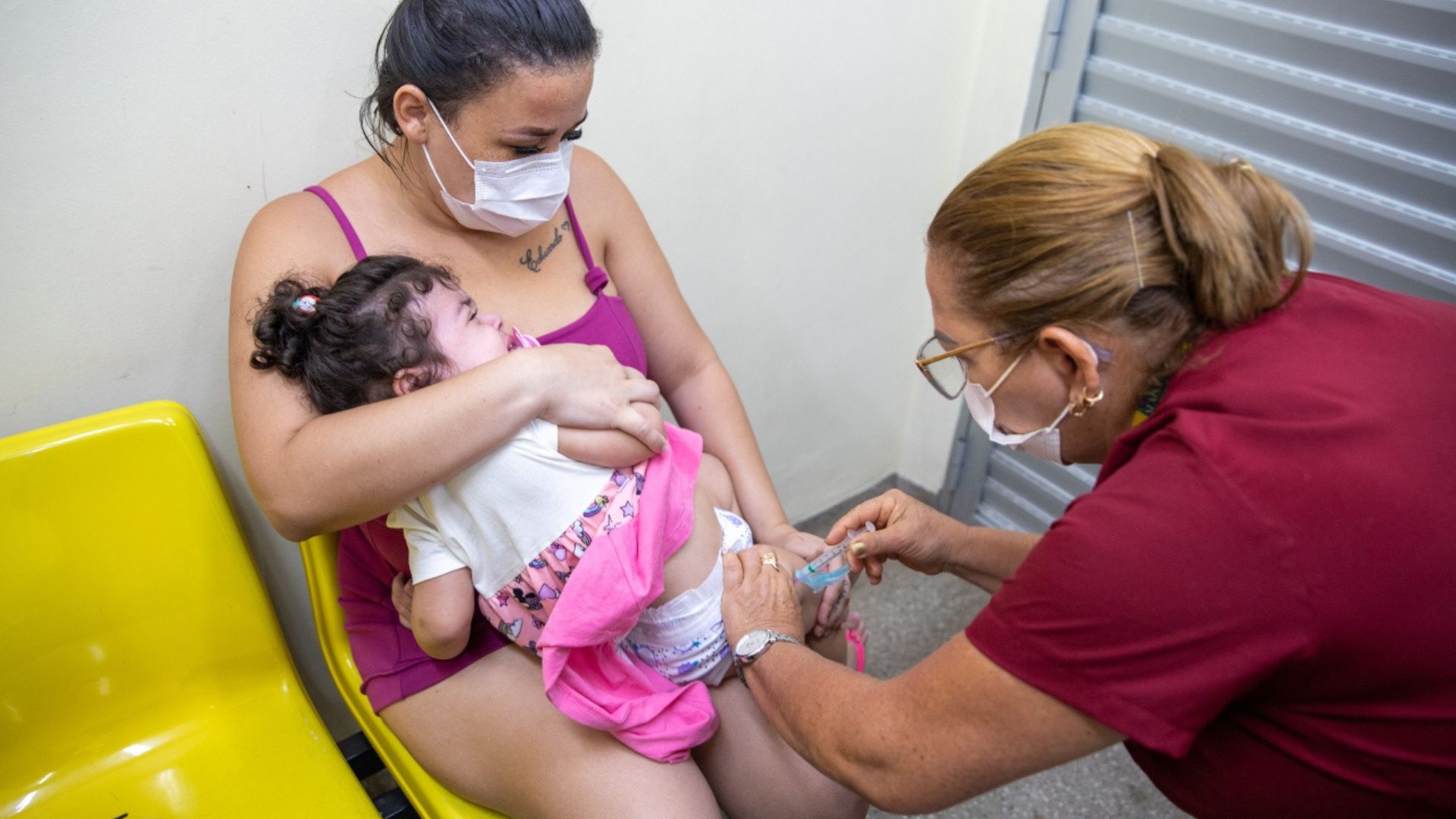 Bebês sem comorbidades foram inclusos na vacinação contra Covid-19 - Foto: Divulgação/Semsa