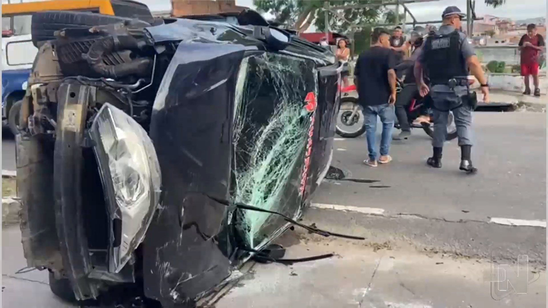 Carro modelo Spin capotou após o acidente - Foto: Reprodução/YouTube Portal Norte