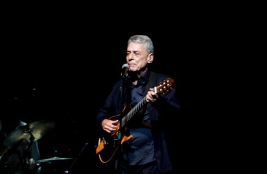 Cantor e compositor Chico Buarque vai receber o prêmio Camões nesta segunda-feira (24) - Foto: Onofre Veras/TheNews2/Estadão Conteúdo