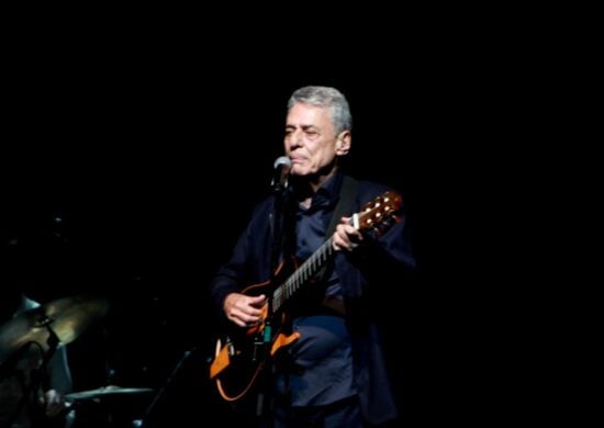 Cantor e compositor Chico Buarque vai receber o prêmio Camões nesta segunda-feira (24) - Foto: Onofre Veras/TheNews2/Estadão Conteúdo