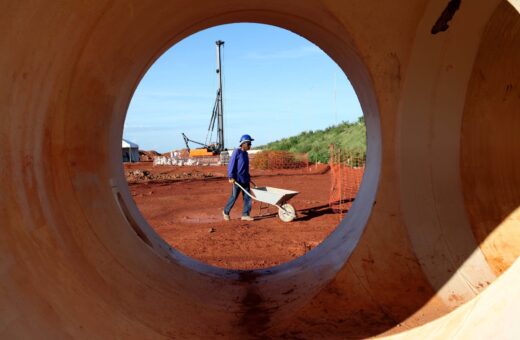 Alta carga tributária também preocupa empresários do setor da construção - Foto: Beth Santos/Secretaria da PR