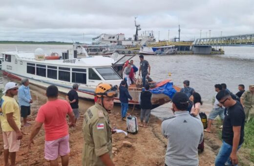 Lancha colide em barranco deixando tripulantes e passageiros feridos no AM