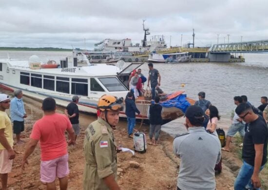 Lancha colide em barranco deixando tripulantes e passageiros feridos no AM