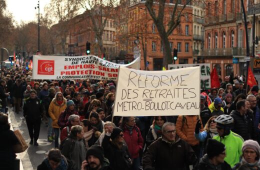 Greve na França deve paralisar diversos serviços, incluindo essenciais, conforme centrais sindicadis - Foto: Reprodução/Twiiter @poinglevetlse