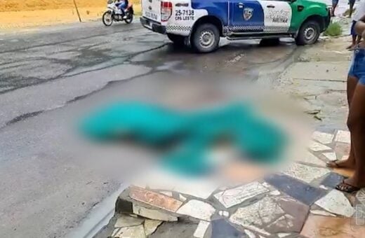 Morador de rua morre após ter cabeça esmagada por caminhão em Manaus