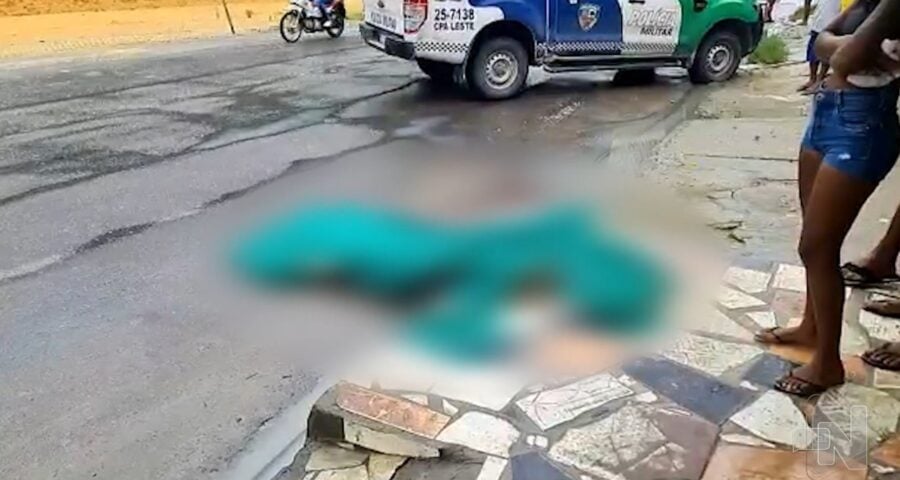 Morador de rua morre após ter cabeça esmagada por caminhão em Manaus