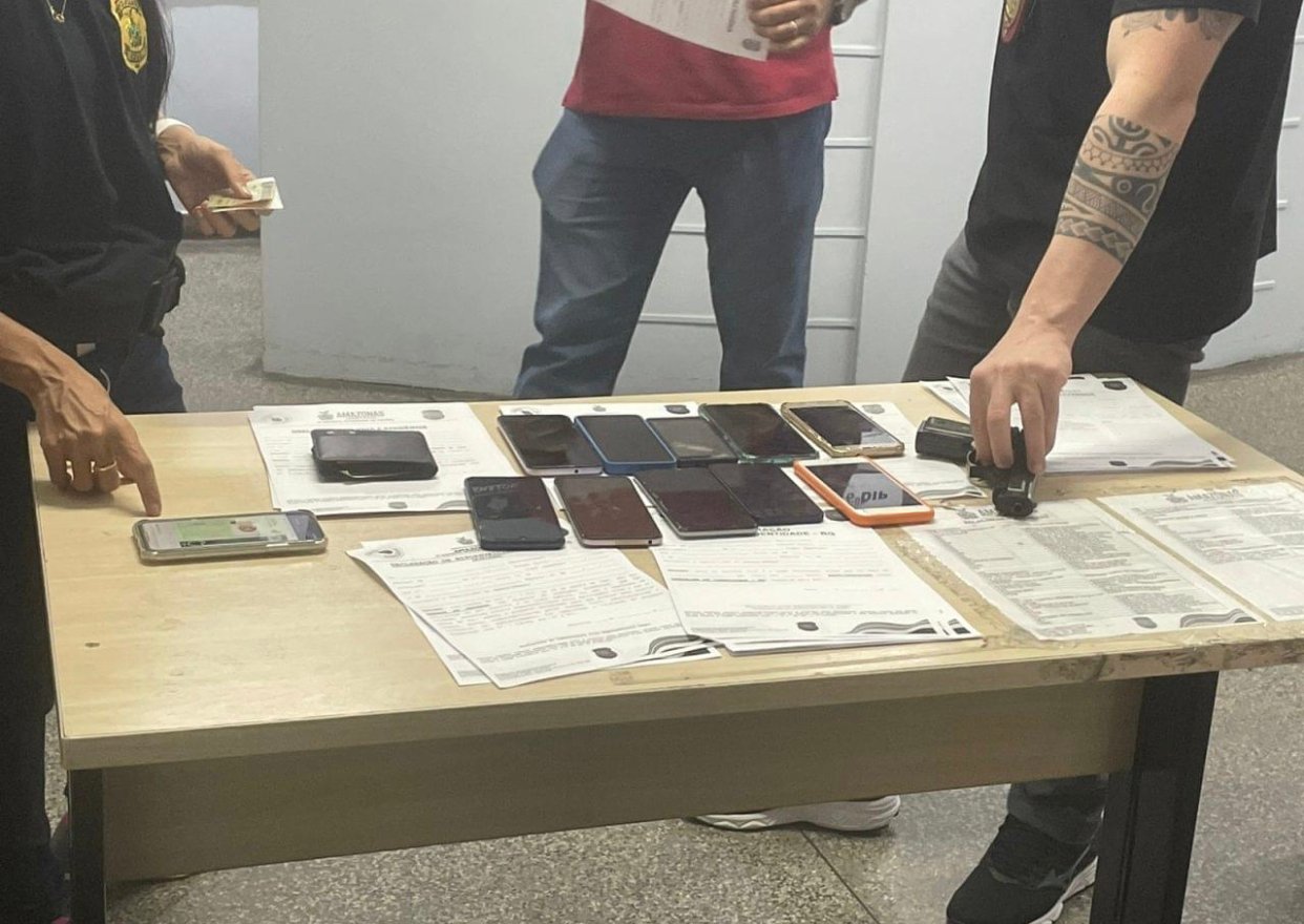 Assaltantes são presos após fazerem arrastão e roubarem 10 celulares em Manaus