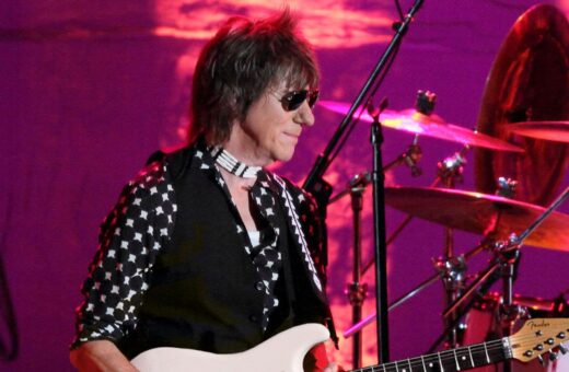 Jeff Beck se tornou famoso ao entrar na banda - Foto: Reprodução/Twitter @jeffbeckmusic