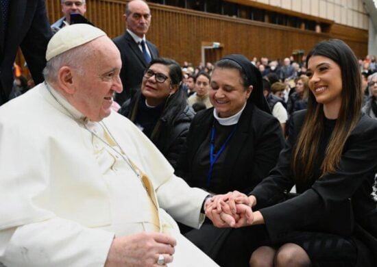 Papa Francisco e a Miss Brasil Mundo no Vaticano - Foto: Reprodução/Instagram @letticiafrota