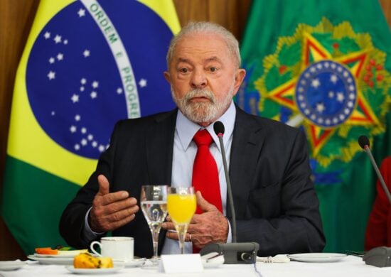 Lula durante café com jornalistas na quinta-feira (12) - Foto: Wilton Junior/Estadão Conteúdo