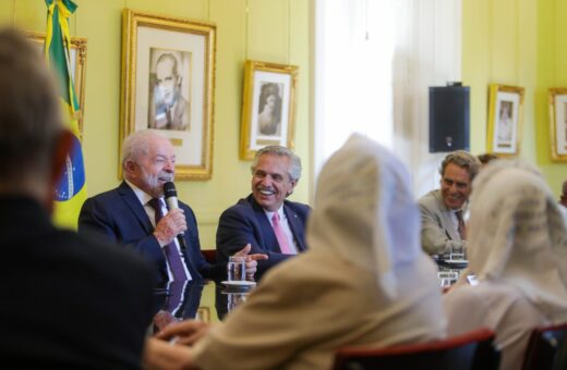 Lula e Fernández durante reunião na Argentina - Foto: Reprodução/Twitter @CasaRosada