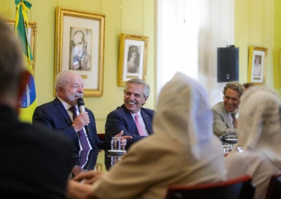 Lula e Fernández durante reunião na Argentina - Foto: Reprodução/Twitter @CasaRosada