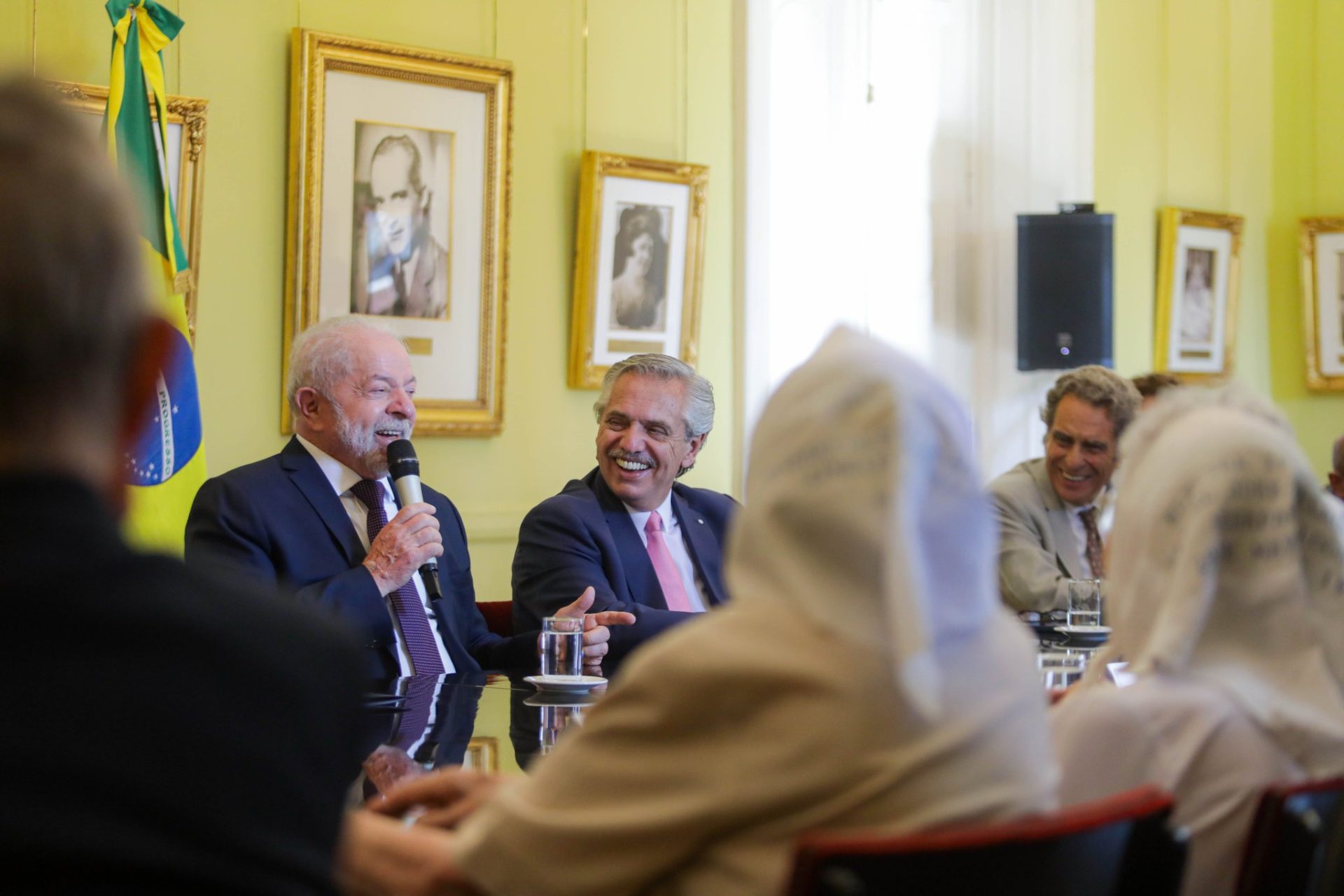 Lula e Fernández durante reunião na Argentina - Foto: Reprodução/Twitter @CasaRosada