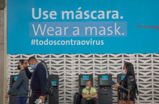 OMS recomenda uso de máscaras contra nova variante da Covid-19 durante viagem