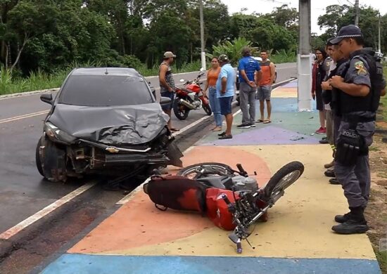 Motorista perde controle do carro e atropela motociclistas em Manaus