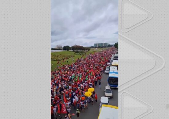 Multidão toma conta da Esplanada para posse de Lula, em Brasília