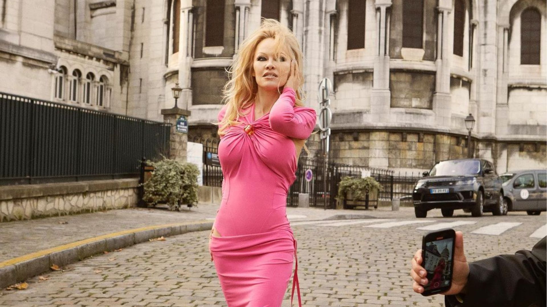 Pamela Anderson confirmou que o projeto estava em andamento - Foto: Reproducao/Instagram @pamelaanderson