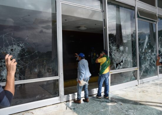 Parte do prejuízo causado por bolsonaristas no domingo (8), em Brasília - Foto: Ton Molina/FotoArena/Estadão Conteúdo