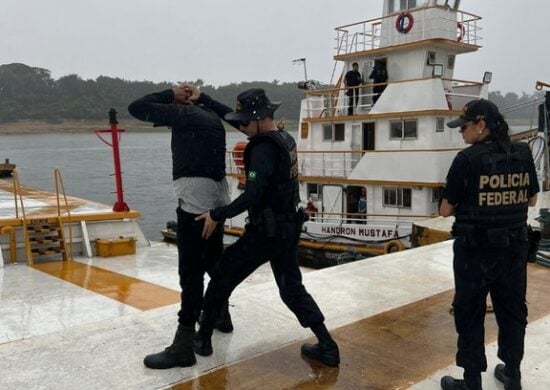 Homem preso com armade fogo e munições - Foto: Divulgação/ PF