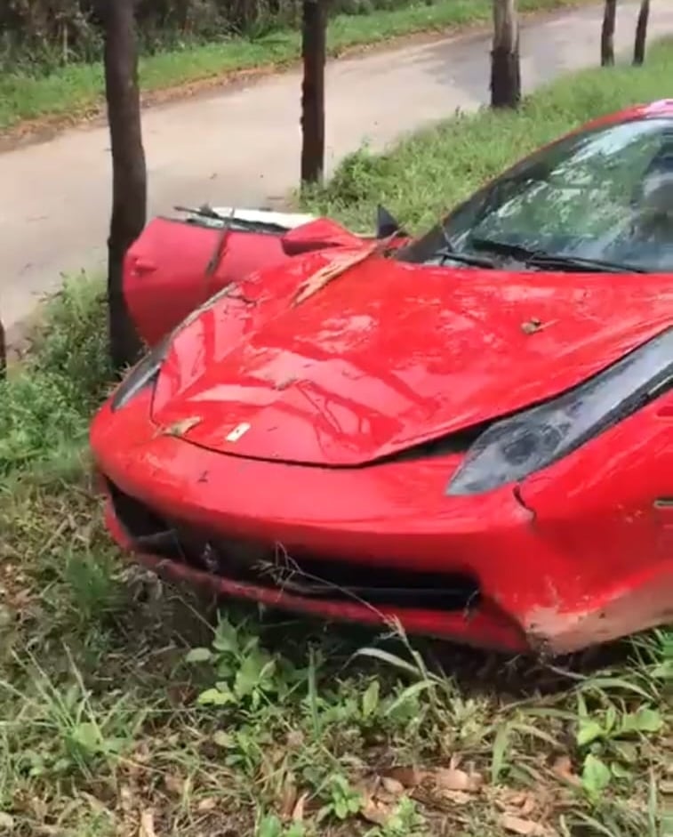 Proprietário da Ferrari fugiu do local, segundo testemunhas - Foto: Reprodução/Youtube