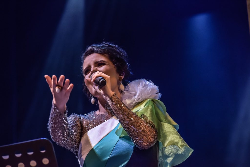 Público pode votar na cantora amazonense, Karine Aguiar, pelas redes sociais - Foto: Adriano Sarmento/Ascom