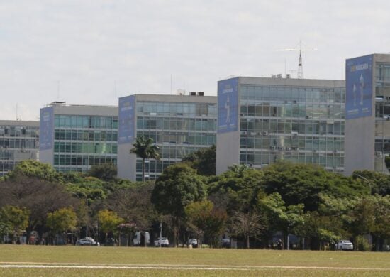 Ministros Paulo Guedes e Augusto Heleno estão entre os exonerados - Foto: Fábio Rodrigues/Agência Brasil