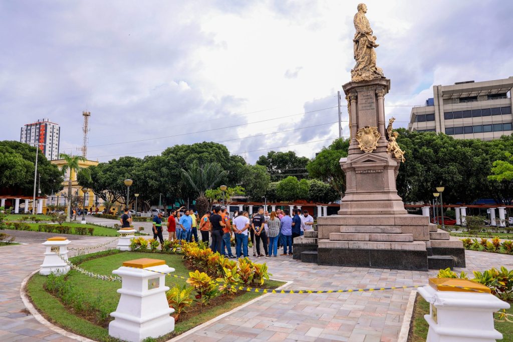 Revitalização das praças de Manaus foi dicustida durante encontro na Praça da Saudade, no Centro - Foto: João Viana/Semcom