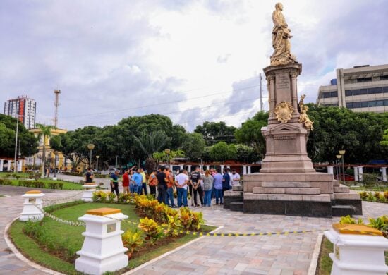 Revitalização das praças de Manaus foi dicustida durante encontro na Praça da Saudade, no Centro - Foto: João Viana/Semcom