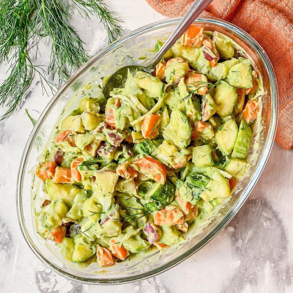Salada de legumes com maionese de coentro - Foto: Reprodução/Receitaria