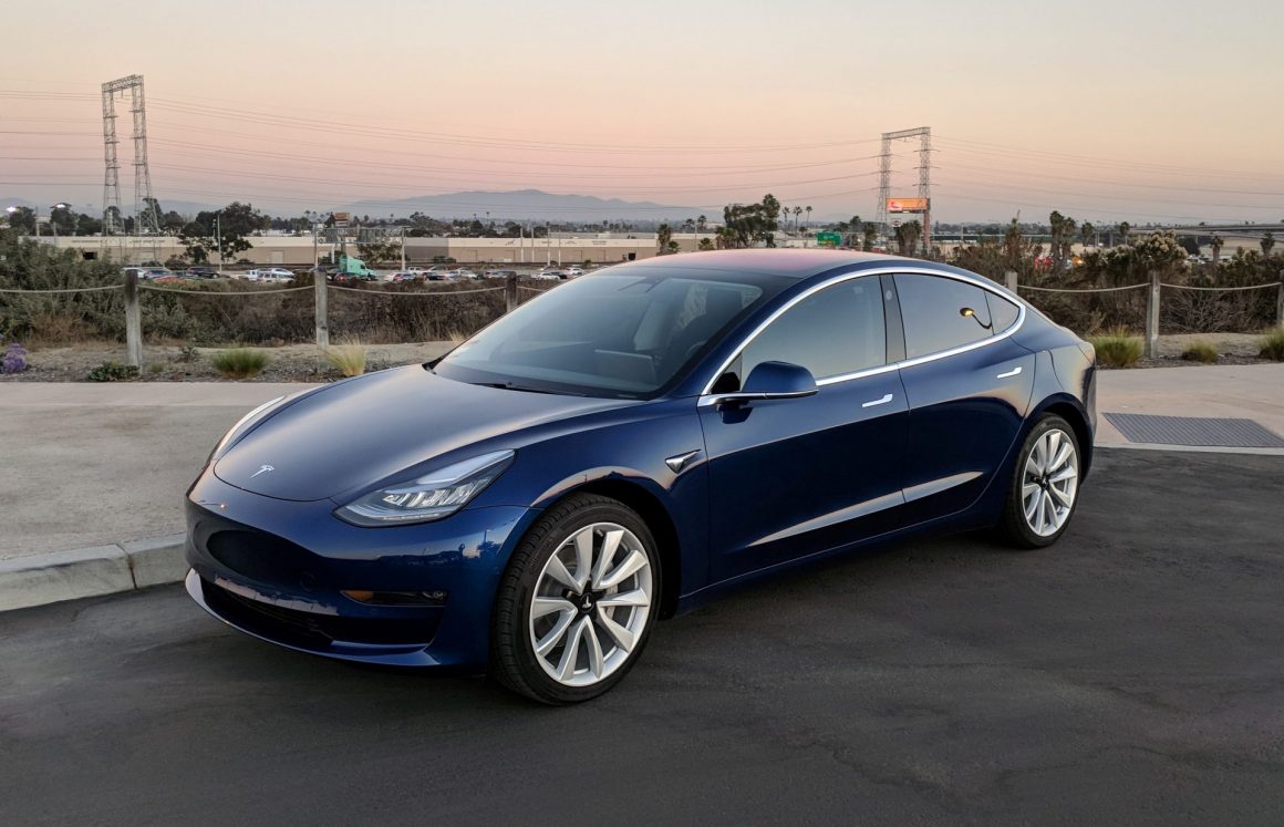 Tesla tem queda nas vendas e dá descontos de quase 20% nos preços