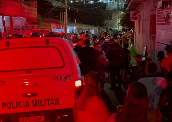 Homem é morto a tiros enquanto tomava cerveja com amigos em Manaus