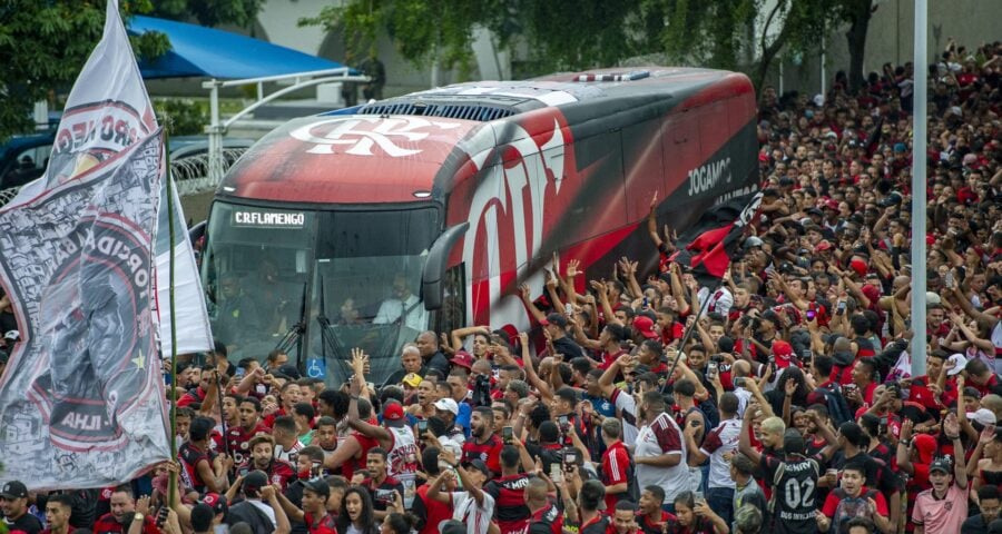 Torcida planeja AeroFla para o embarque da delegação elenco no Aeroporto do Galeão, dia 2 - Foto: Marcelo Cortes/Flamengo/divulgação