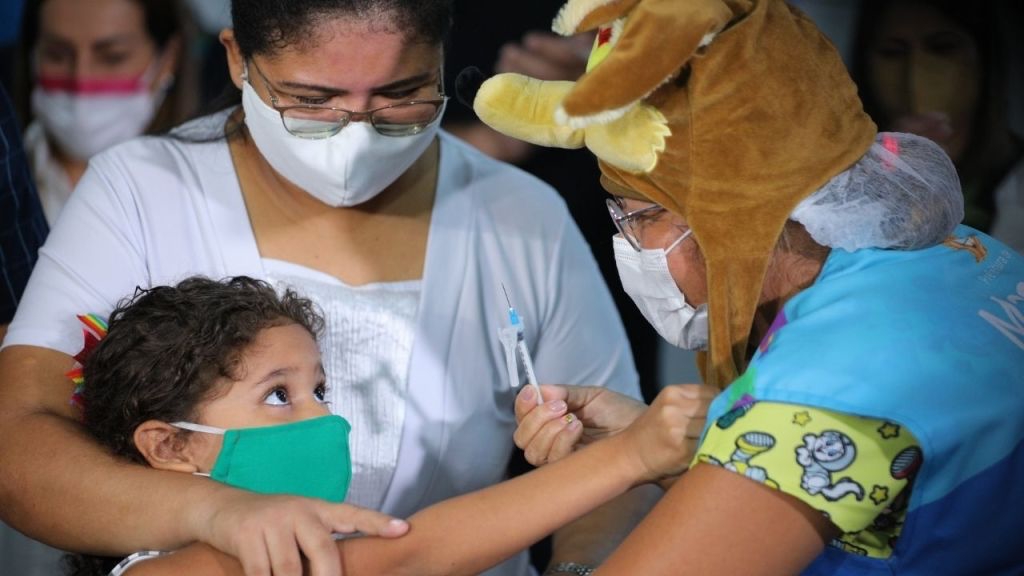 AM recebe 22,8 mil doses de vacina contra a Covid para crianças acima de 3 anos