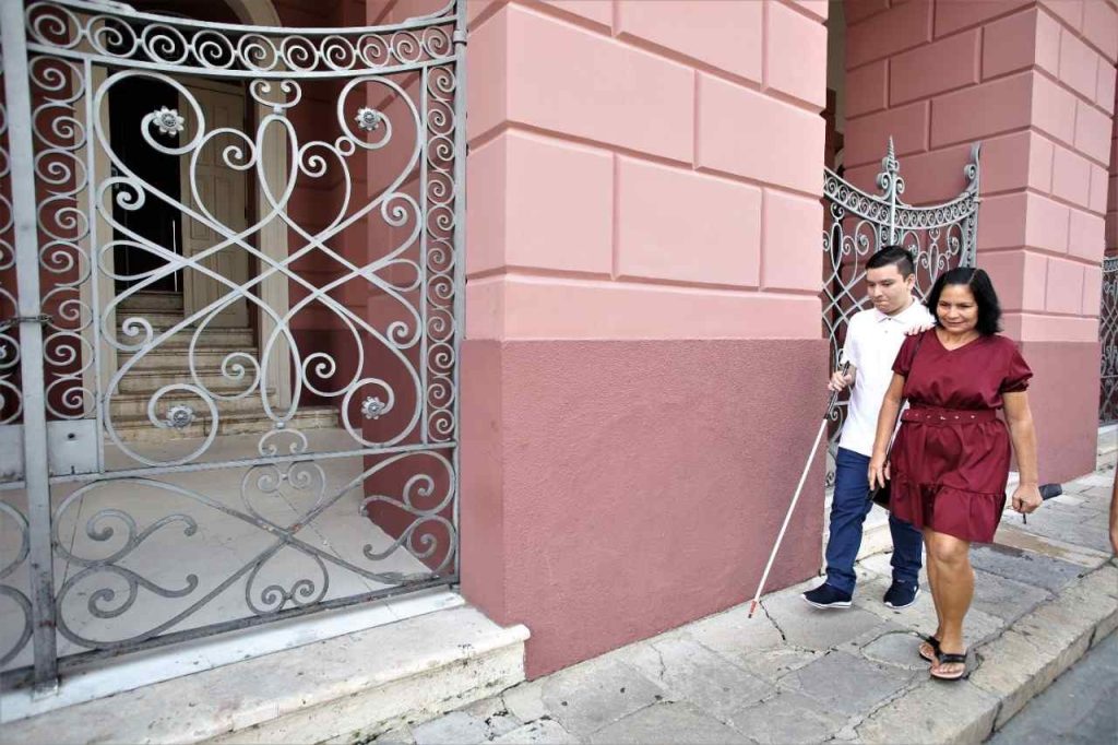 Teatro Amazonas oferece visita guiada para alunos durante período de férias