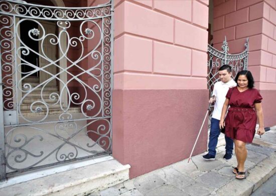 Teatro Amazonas oferece visita guiada para alunos durante período de férias