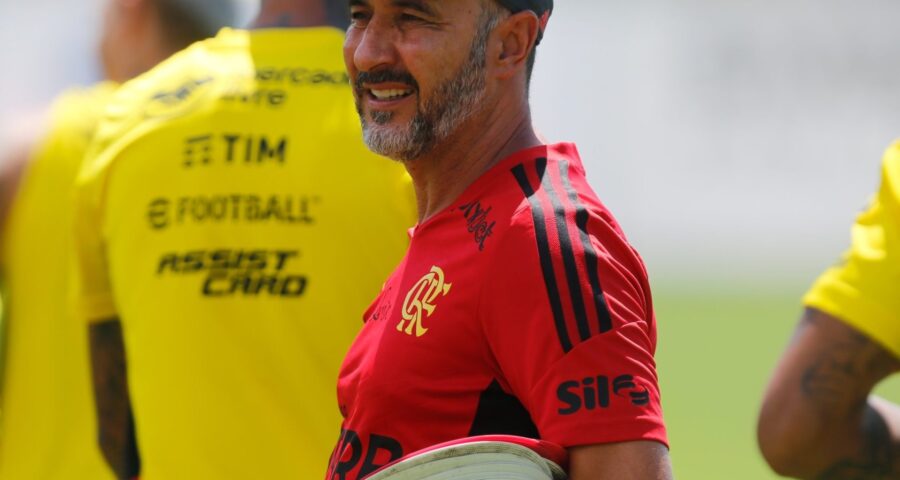 Técnico do Flamengo Vítor Pereira fez últimos ajustes no elenco durante treino desta manhã - Foto: Gilvan de Souza/Flamengo/Divulgação