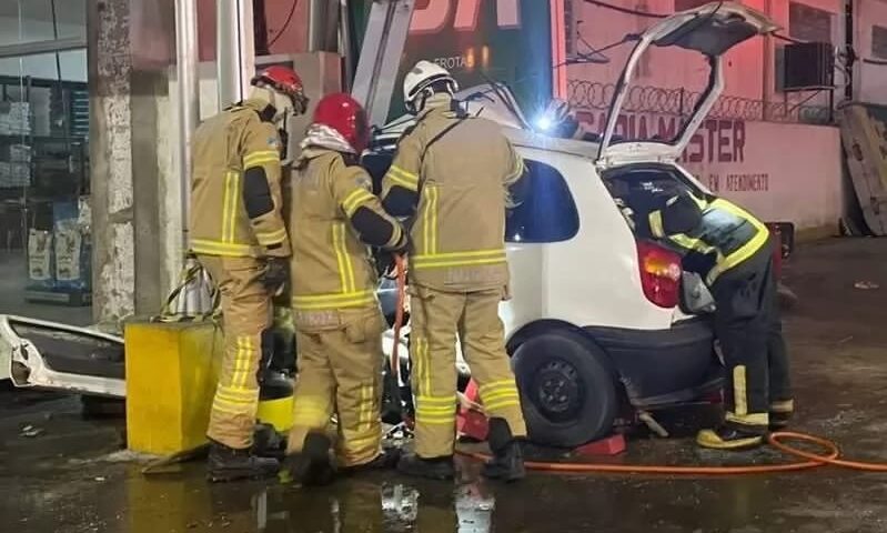 Condutor morre após colidir em bomba do posto de gasolina em Boa Vista - RR